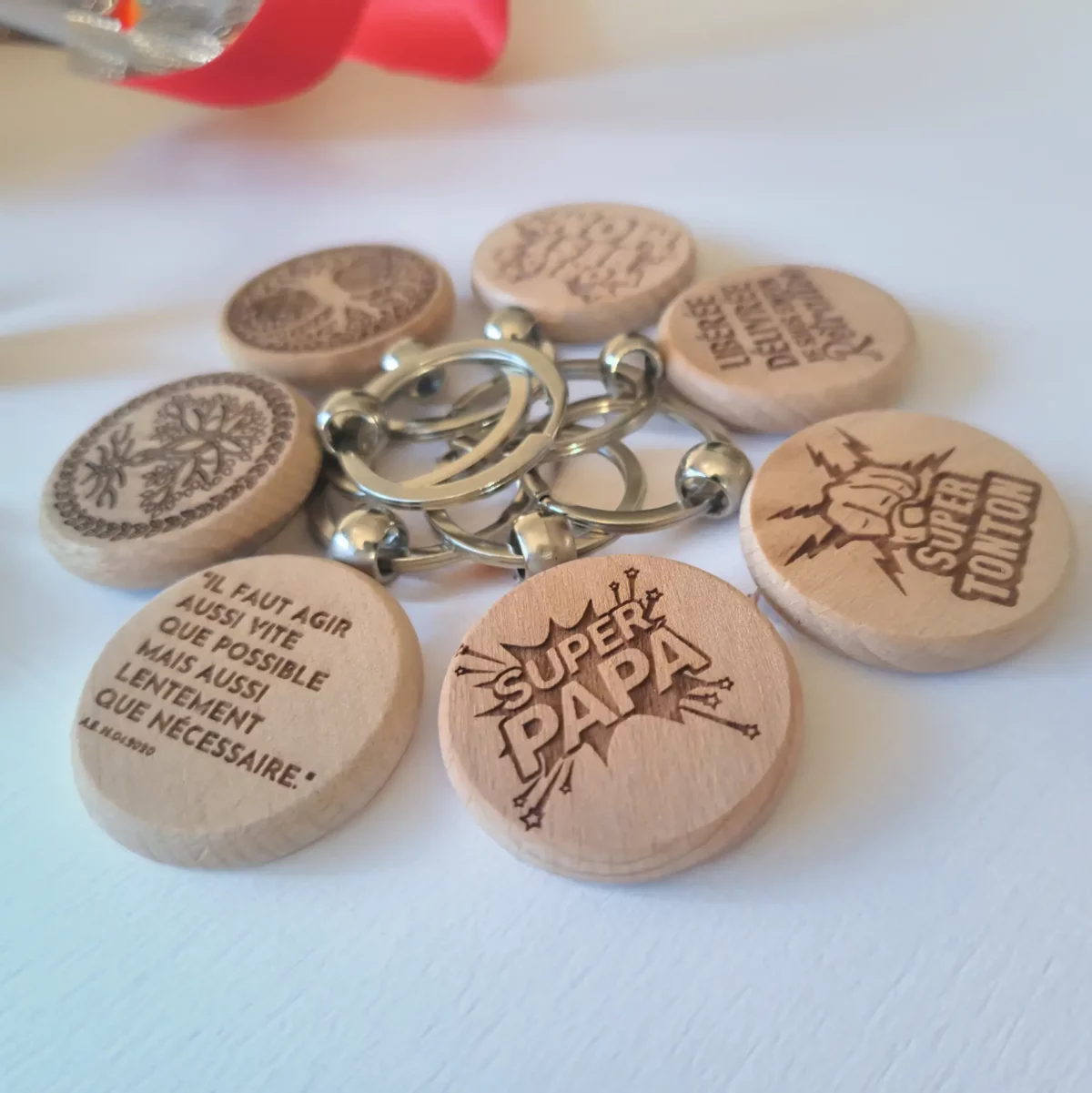 Porte‑clé rond en bois clair – Personnalisable en ligne